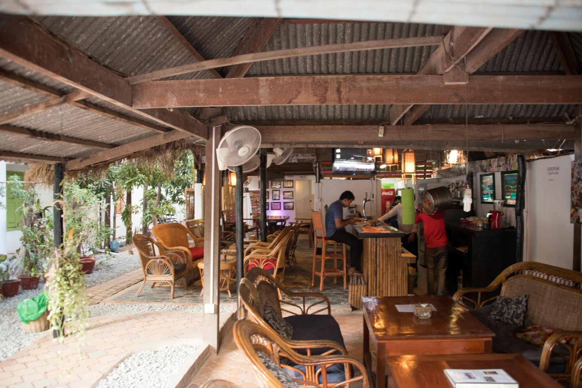 Five Rose Siem Reap Hostel Kültér fotó